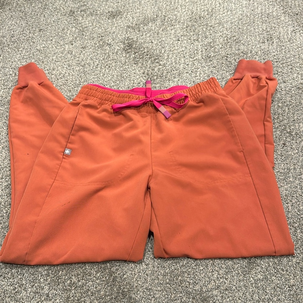 Figs terracotta joggers